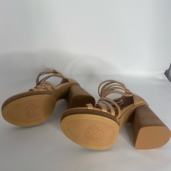 Vince Camuto - Picture 8 of 12